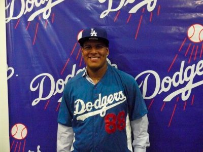 José Nava firma con los Dodgers