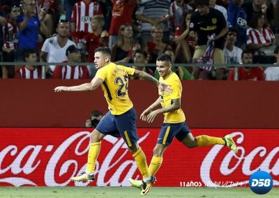 Atlético rescata un punto con 10 y el Sevilla tropieza en casa
