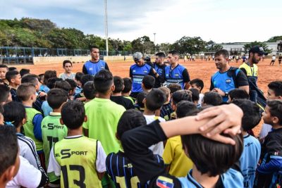 JBL: Clínica futbolística para «la Maquinaria» del futuro
