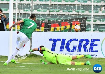 Bolivia vence a Chile y la deja al borde de la repesca