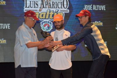 José Altuve recibió el Premio Luis Aparicio en homenaje de Maltín Polar