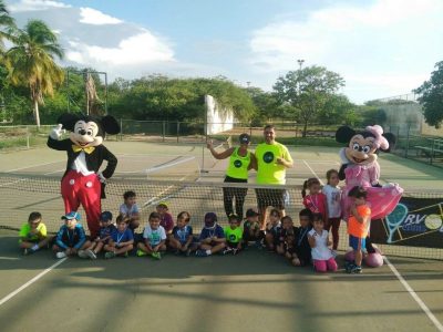 Orville Ochoa se convierte en el entrenador de tenis más destacado