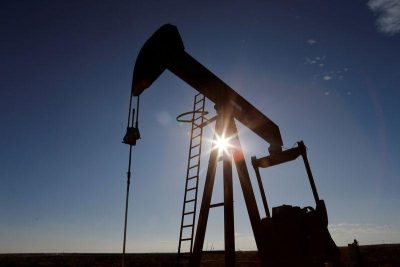 OPEP+ anuncia recorte de bombeo sin precedentes para aliviar al mercado global