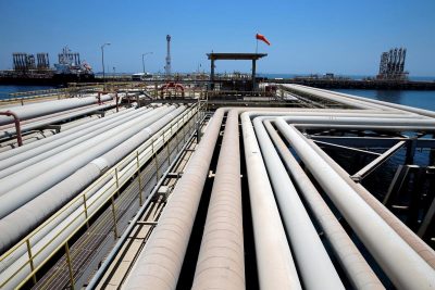 Petrólero-Barril en EEUU se hunde a mínimo récord por falta de almacenamiento
