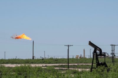 El petróleo estadounidense inicia la semana con una fuerte bajada