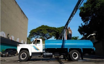 Pesos colombianos y gasolina es el costo de los camiones cisternas en Táchira