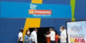 Casanova inaugura supermercado municipal La Despensa Maracaibo en la Curva de Molina