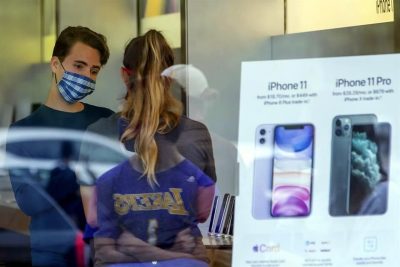Apple reabre más de 100 tiendas en todo el mundo