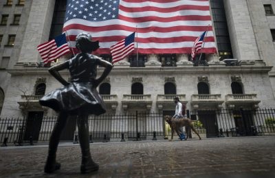 Wall Street termina en ligero alza a pesar de indicadores dispares