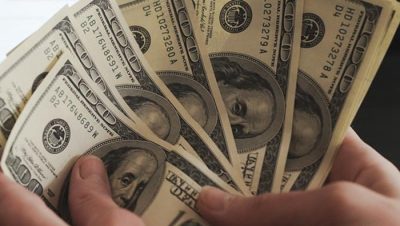 Venezuela: El dólar cierra jornada del lunes en baja