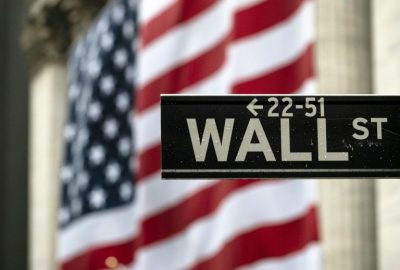 Wall Street en baja tras alta cifra de solicitudes de subsidio por desempleo