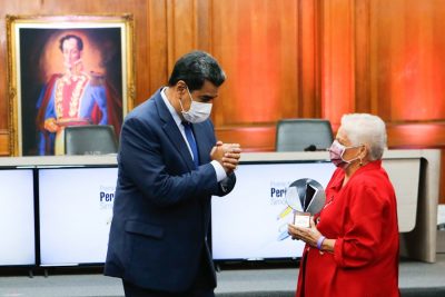 Maduro entrega Premio Nacional de Periodismo Simón Bolívar 2020