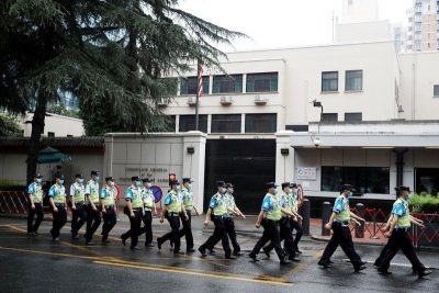 Fuertes medidas de seguridad en el consulado de EEUU en Chengdu después de que China ordenara su cierre