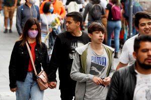 México suma 70.821 muertos y 668.381 casos de COVID con siete semanas de baja