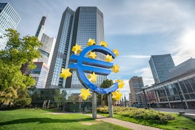 El euro cae tras los buenos datos de EE. UU. y por la aversión al riesgo
