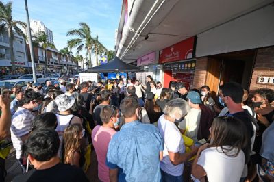 Más de 1.000 transacciones en estreno de cajero para criptomonedas en Uruguay