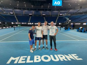 Djokovic insiste en jugar en Australia: Quiero quedarme y competir