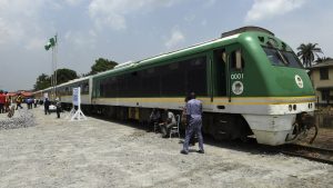 Un grupo armado ataca un tren con casi 1.000 personas en Nigeria