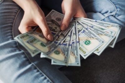 Cinco claves sobre el nuevo impuesto para el pago con dólares en efectivo