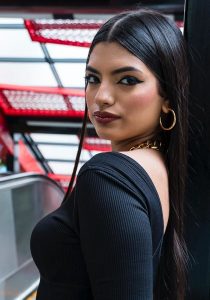 Amaya la cantante venezolana llega «Directo al corazón»
