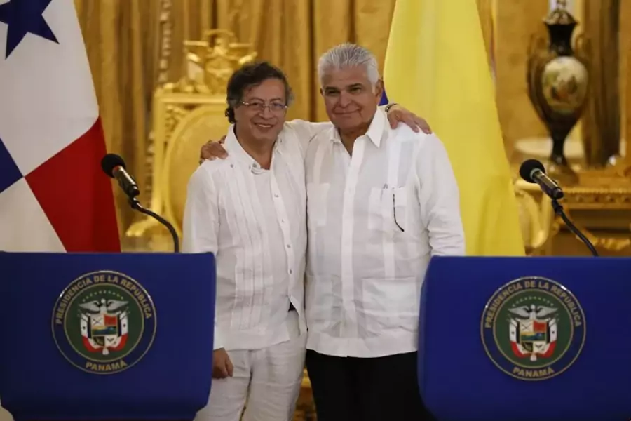 El presidente de Colombia, Gustavo Petro, y su homólogo panameño, José Raúl Mulino, anunciaron este viernes en Ciudad de Panamá su compromiso de colaborar en la atención humanitaria de los migrantes que retornan al sur.