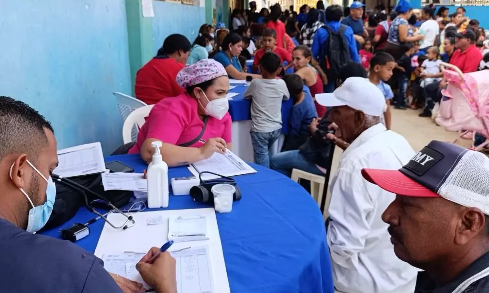 El pasado sábado 29 de marzo, más de 1.200 familias del sector Casiano 2, en Maracaibo, fueron atendidas durante una jornada médico-odontológica organizada por la Gobernación del Zulia, en la que se entregaron gratuitamente más de 2.400 medicamentos.