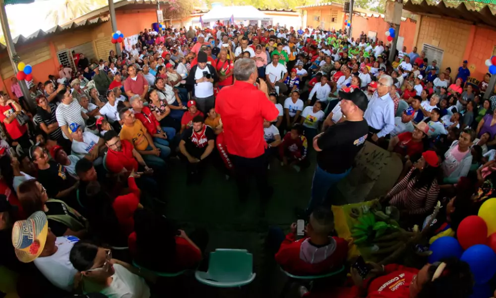 Este miércoles 2 de abril, comuneros del oeste de Maracaibo se congregaron en una asamblea para respaldar a Luis Caldera, candidato a la gobernación del Zulia por el Gran Polo Patriótico, y entregarle propuestas para su plan de gobierno.
