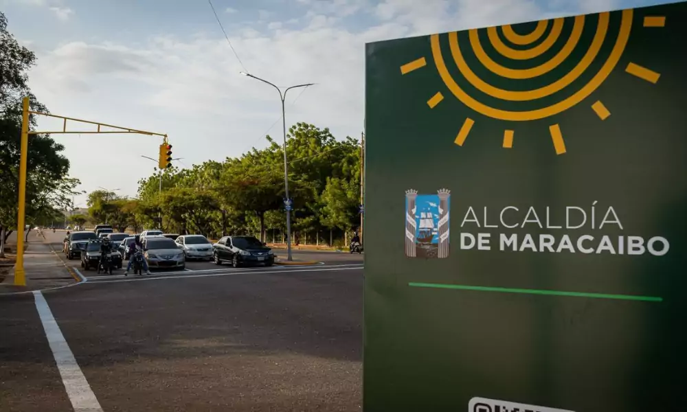 La Alcaldía de Maracaibo culminó la rehabilitación de 1.2 kilómetros de vialidad en el sector Grano de Oro, beneficiando a comunidades, transportistas y comercios. El proyecto incluyó asfaltado, señalización y recuperación semafórica.