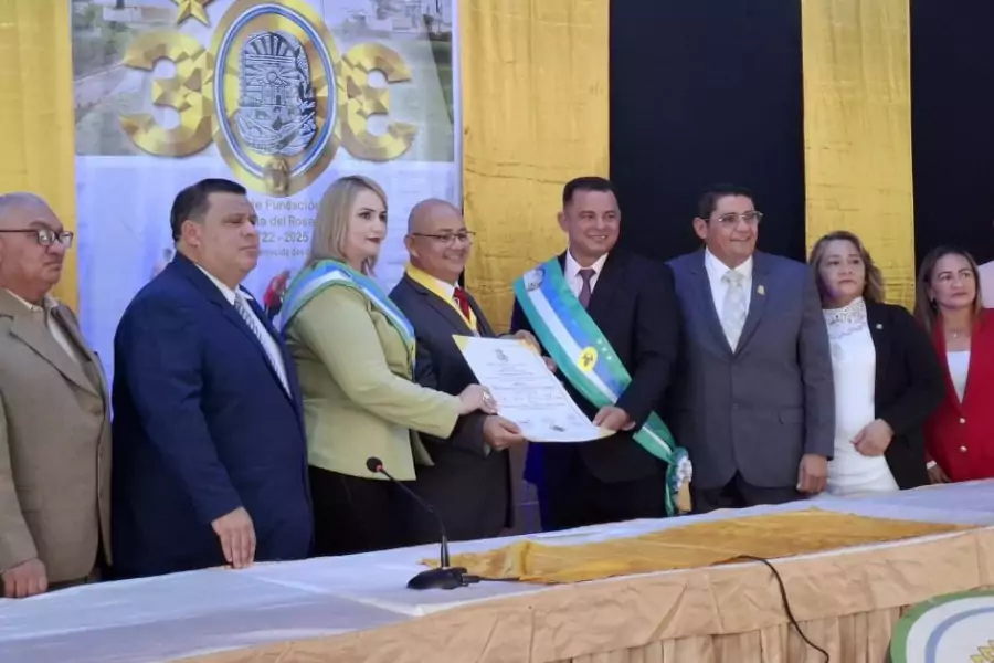 Ely Ramón Atencio, actual alcalde de Rosario de Perijá y candidato a la Gobernación del Zulia por Acción Democrática, felicitó a los habitantes del municipio por los 303 años de su fundación, destacando sus logros en producción agropecuaria y su propuesta de replicar ese modelo en toda la entidad.