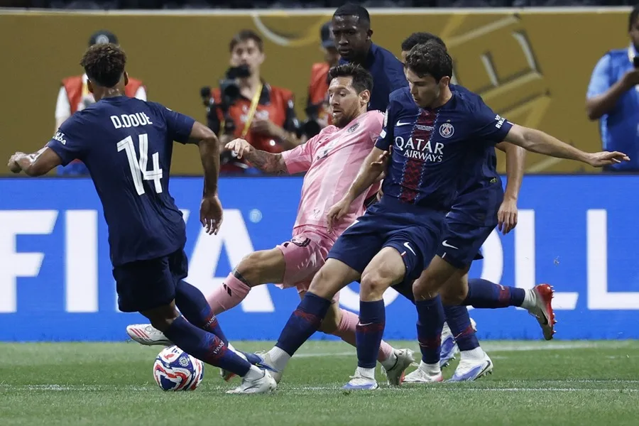 El París Saint-Germain venció 4-0 al Inter Miami este domingo en Atlanta, clasificando a cuartos del Mundial de Clubes con una actuación imponente que dejó sin reacción al equipo de Lionel Messi.