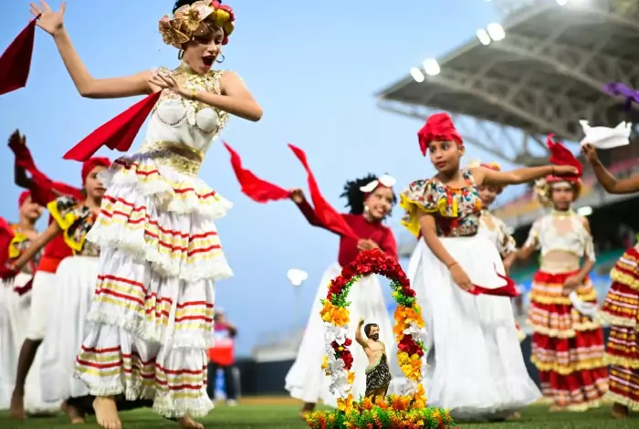Con música, danzas típicas y un emotivo desfile de equipos, se inauguró la Serie del Caribe Kids 2025 en el estadio Jorge Luis García Carneiro de Macuto, donde niños de seis países dieron inicio a un torneo que celebra el talento, la hermandad caribeña y la pasión por el béisbol.