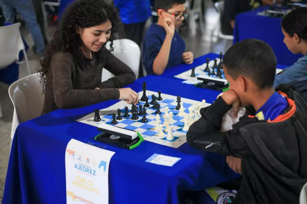 El estado Zulia inauguró este viernes 29 de agosto el Primer Campeonato Estadal de Ajedrez Infantil en la Villa Deportiva «Arquímedes Herrera», con la participación de 80 competidores de seis municipios.