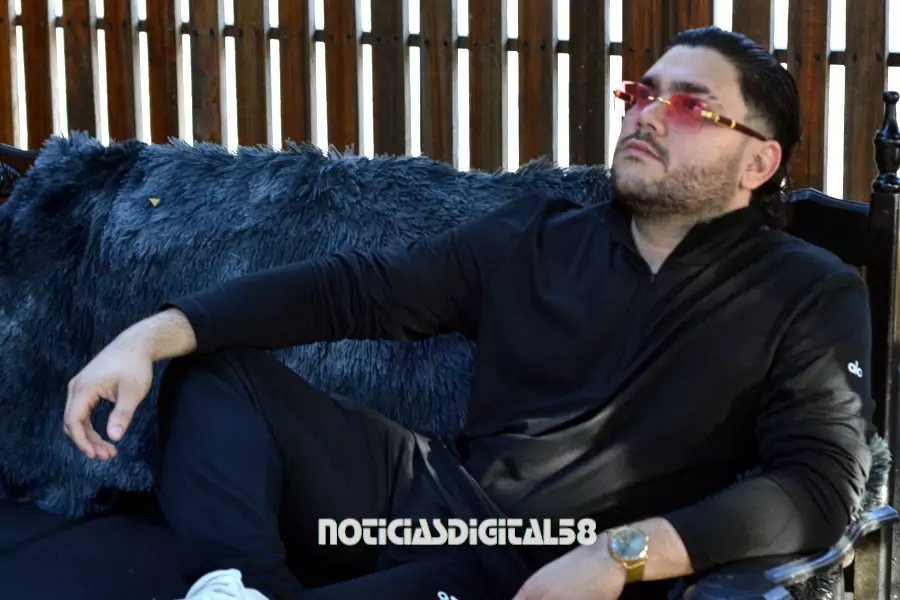 Elías Galbán compartió con la prensa zuliana los detalles de su nueva producción musical durante un íntimo encuentro en Maracaibo, donde reafirmó su apuesta por una música con contenido, autenticidad y sensibilidad social.