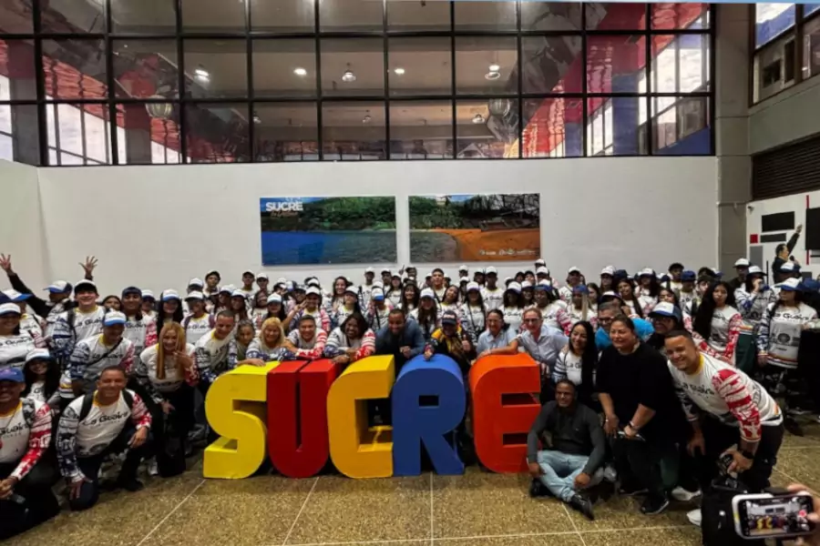 Sucre dio la bienvenida a los 100 mejores estudiantes del estado La Guaira con una ruta cultural como parte del primer Intercambio Estudiantil Sucre-La Guaira, impulsado por el Gobierno Bolivariano para reconocer el alto rendimiento académico.