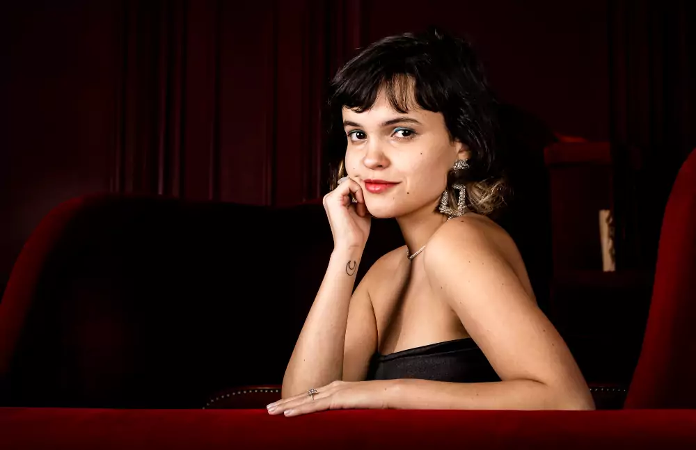 La cantante franco-venezolana Elisa Lécuyer abrirá su gira nacional Venezuela Tour 2025 este viernes 5 de septiembre a las 7:00 p. m. en la Gran Sala del Teatro Baralt.