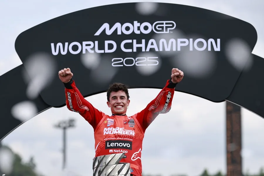 El español Marc Márquez, al mando de la Ducati Desmosedici GP25, se proclamó campeón del mundo de MotoGP por séptima vez y sumó su noveno título global, luego de terminar segundo en el Gran Premio de Japón, disputado en el circuito «Mobility Resort Motegi».
