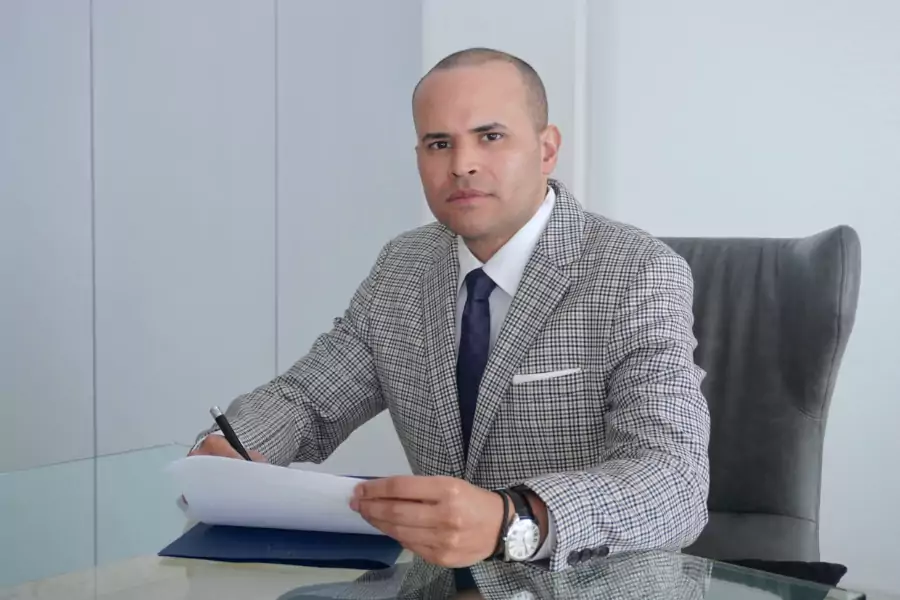 Una pequeña minoría de ciudadanos venezolanos ha cometido fraudes bancarios, estafas, captación indebida de fondos y legitimación de capitales en el extranjero, aprovechando estructuras financieras internacionales.