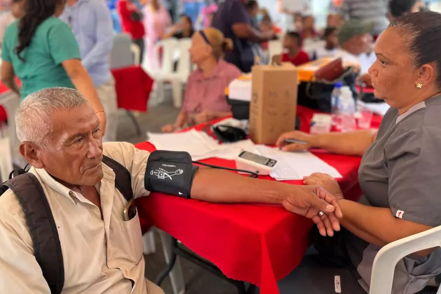 La Alcaldía de Maracaibo atendió a 565 pacientes durante una jornada de salud y mercados populares realizada en el casco central de la ciudad.