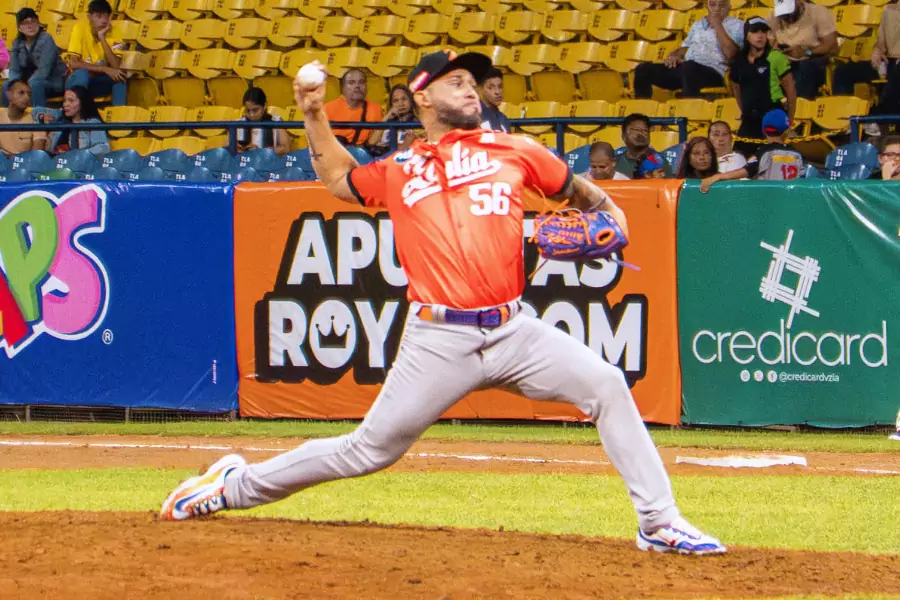 Las Águilas del Zulia BBC regresan a casa con el viento a favor tras vencer a los Cardenales de Lara BBC cuatro carreras por dos (4x2) en el «Antonio Herrera Gutiérrez» de Barquisimeto, resultado que les permitió cerrar la segunda semana de la LVBP 2025-2026 con récord positivo (5-4), el tercero mejor de la liga.