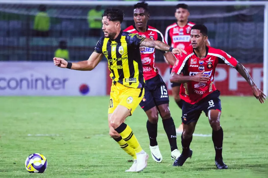 El Caracas FC y el Deportivo Táchira igualaron sin goles en el Estadio Olímpico de la UCV, este miércoles, por la quinta jornada de la fase final del Clausura 2025.