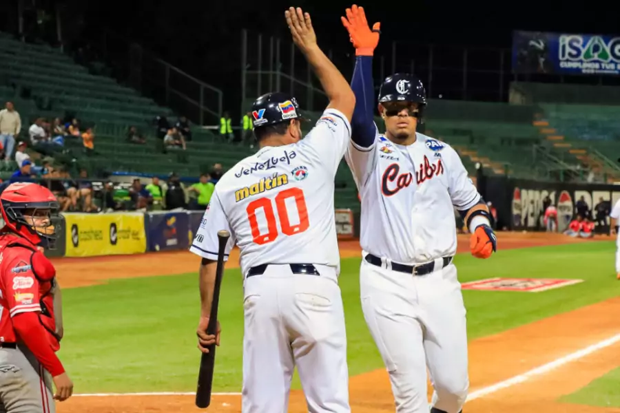 Caribes de Anzoátegui se impuso 3-2 a Cardenales de Lara este miércoles en el Estadio Alfonso «Chico» Carrasquel de Puerto La Cruz, en un partido de la Liga Venezolana de Béisbol Profesional donde destacaron los bates de Romer Cuadrado y Hernán Pérez, quienes propinaron la respuesta necesaria tras la derrota del equipo local el día anterior.