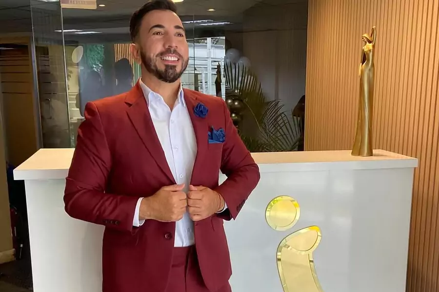 El periodista Filippo Paredes clasificó a la gran final del concurso «Escuela de Talentos», organizado por Canal I, tras superar a aproximadamente 130 aspirantes, y disputará el título el próximo 07 de noviembre en una transmisión en vivo desde Caracas, con un contrato profesional como premio principal.