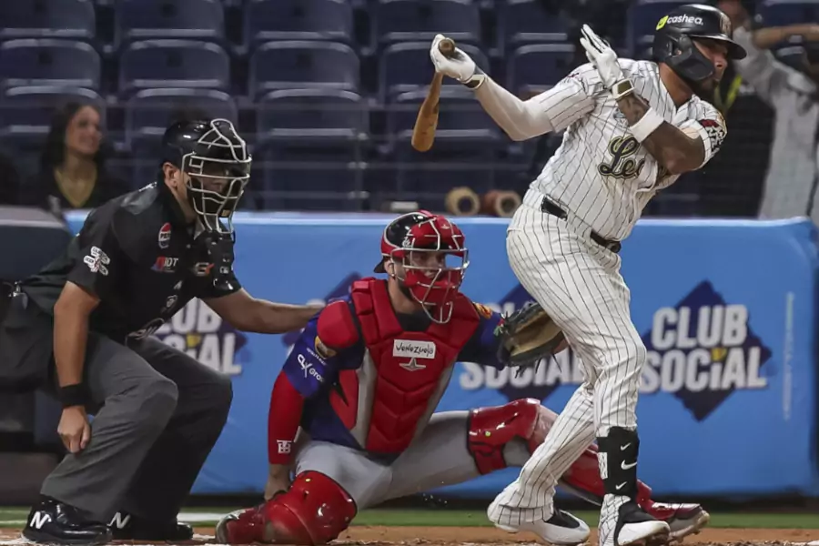 Los Leones del Caracas BBC consiguieron su segunda victoria consecutiva este miércoles al derrotar 7x3 a los Tigres de Aragua BBC, en un partido de la Liga Venezolana de Béisbol Profesional donde resaltó la ofensiva de Harold Castro y una firme trabajo del lanzador abridor Mikell Manzano.