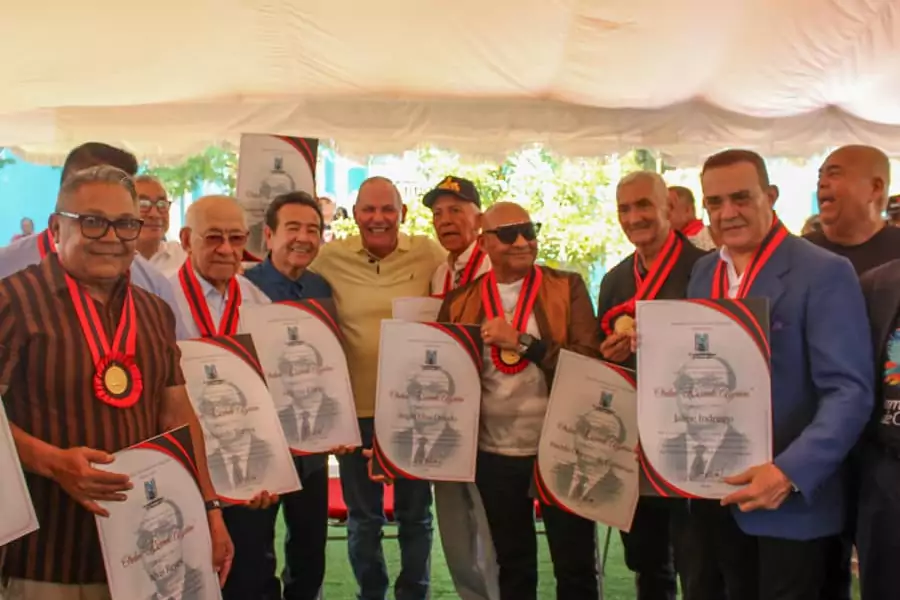 La Alcaldía de Maracaibo entregó este sábado 08 de noviembre la Orden «Ricardo Aguirre» a diez destacados gaiteros y agrupaciones, en el marco del quincuagésimo sexto aniversario del fallecimiento del ícono musical, en una ceremonia donde también se destacó el apoyo gubernamental al gremio y se anunció el inicio de la remodelación integral de la sede de la Fundación para la Academia de la Gaita del estado Zulia (Fundagraez).