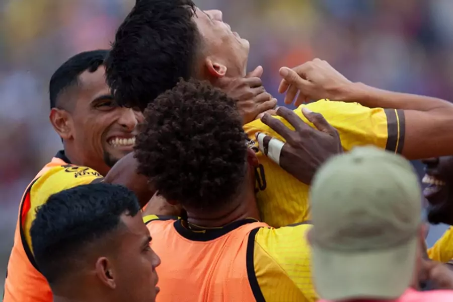 El Trujillanos FC consiguió este domingo (12 de noviembre) su regreso a la máxima categoría del fútbol venezolano, tras proclamarse campeón de la Segunda División al derrotar 2-1 al Titanes FC en el partido de vuelta disputado en el estadio José Alberto Pérez de Valera, sellando una eliminatoria final de la que fue claro dominador.