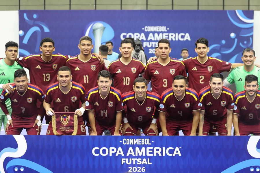 La selección nacional de Venezuela selló su clasificación a los octavos de final de la Copa Mundial de Futsal de la FIFA 2024 tras una destacada fase de grupos en Uzbekistán. El conjunto dirigido por Robinson Romero alcanza esta instancia por segunda edición consecutiva, consolidando su crecimiento en la élite del deporte internacional.