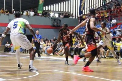 Gaiteros doblega a Centauros y cierra segunda semana como único invicto