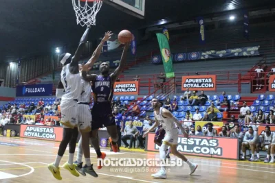 SPB: Brillantes sufre, pero consigue valiosa victoria ante Marinos