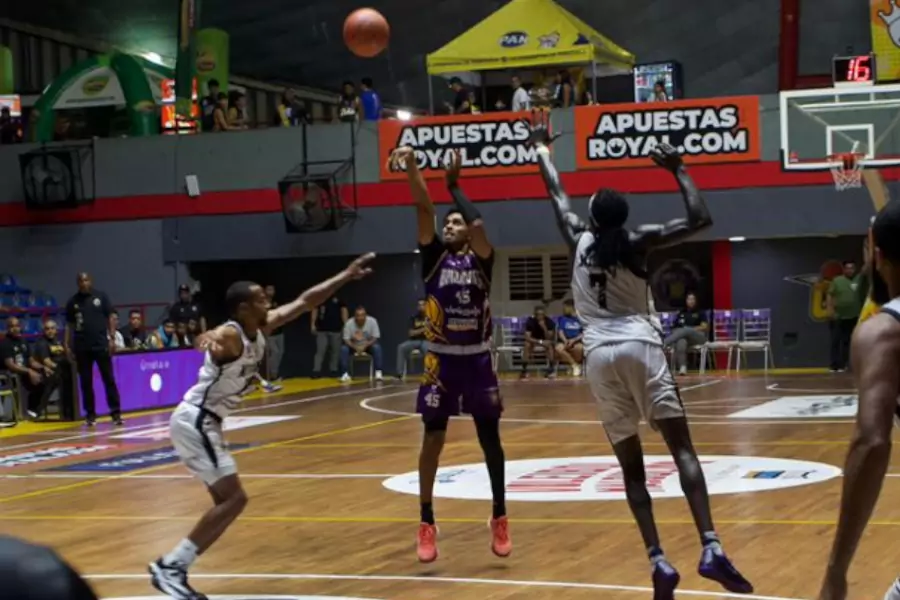 En otra edición del derby del Zulia, Gaiteros del Zulia BBC derrotó 96-83 a Brillantes del Zulia BBC en el Pedro Elías Belisario Aponte de la ciudad de Maracaibo en el la segunda vuelta del baloncesto venezolano.