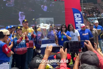 Trofeo de los Campeones Mundiales de Béisbol deslumbra al Zulia en su «Gira de la Victoria»